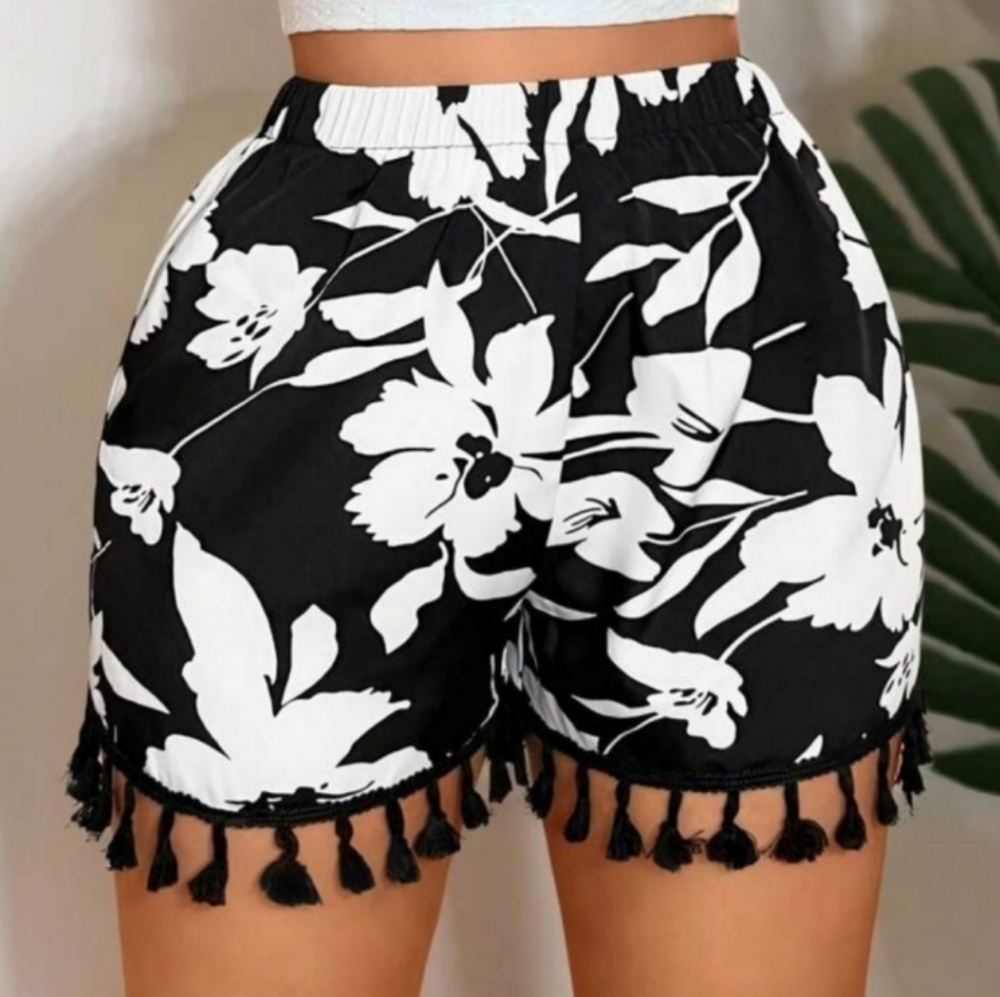 Ladies Black and White Floral Women's Shorts with Tassels Sz LARGE